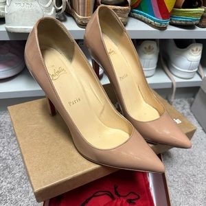PIGALLE 100. Patent leather. Nude